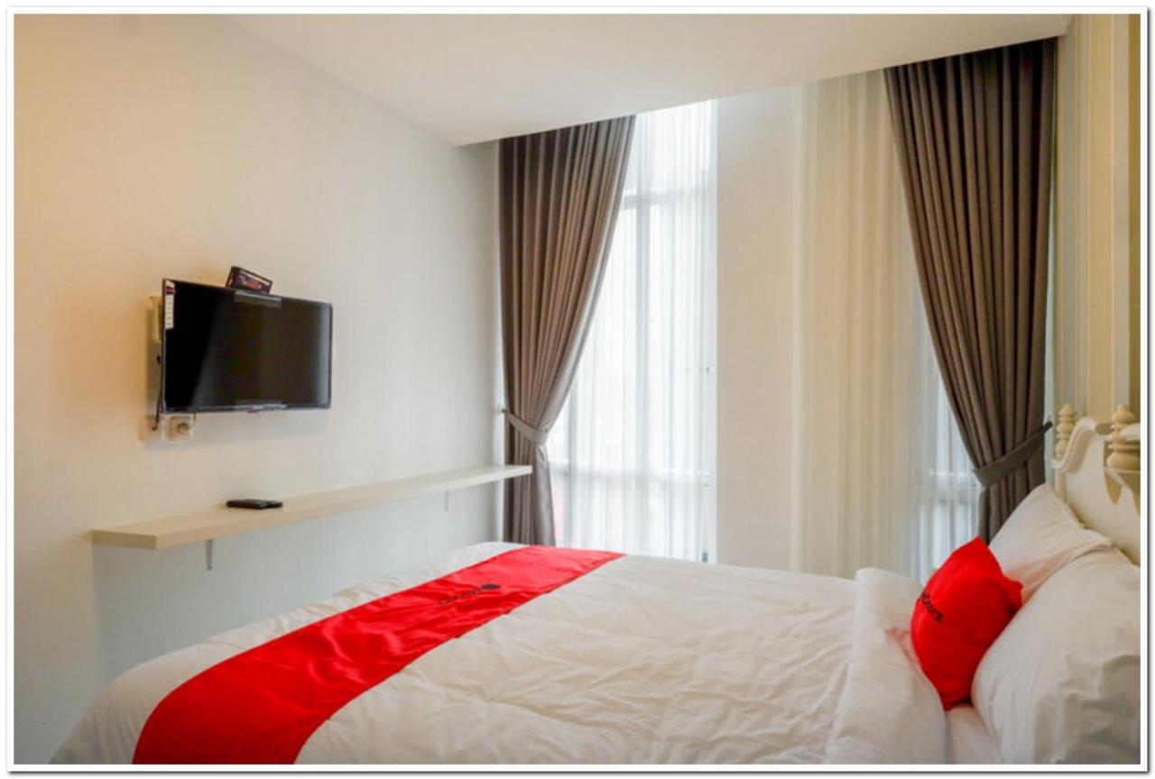 RedDoorz Plus @ Madukoro Raya Semarang Bagian luar foto