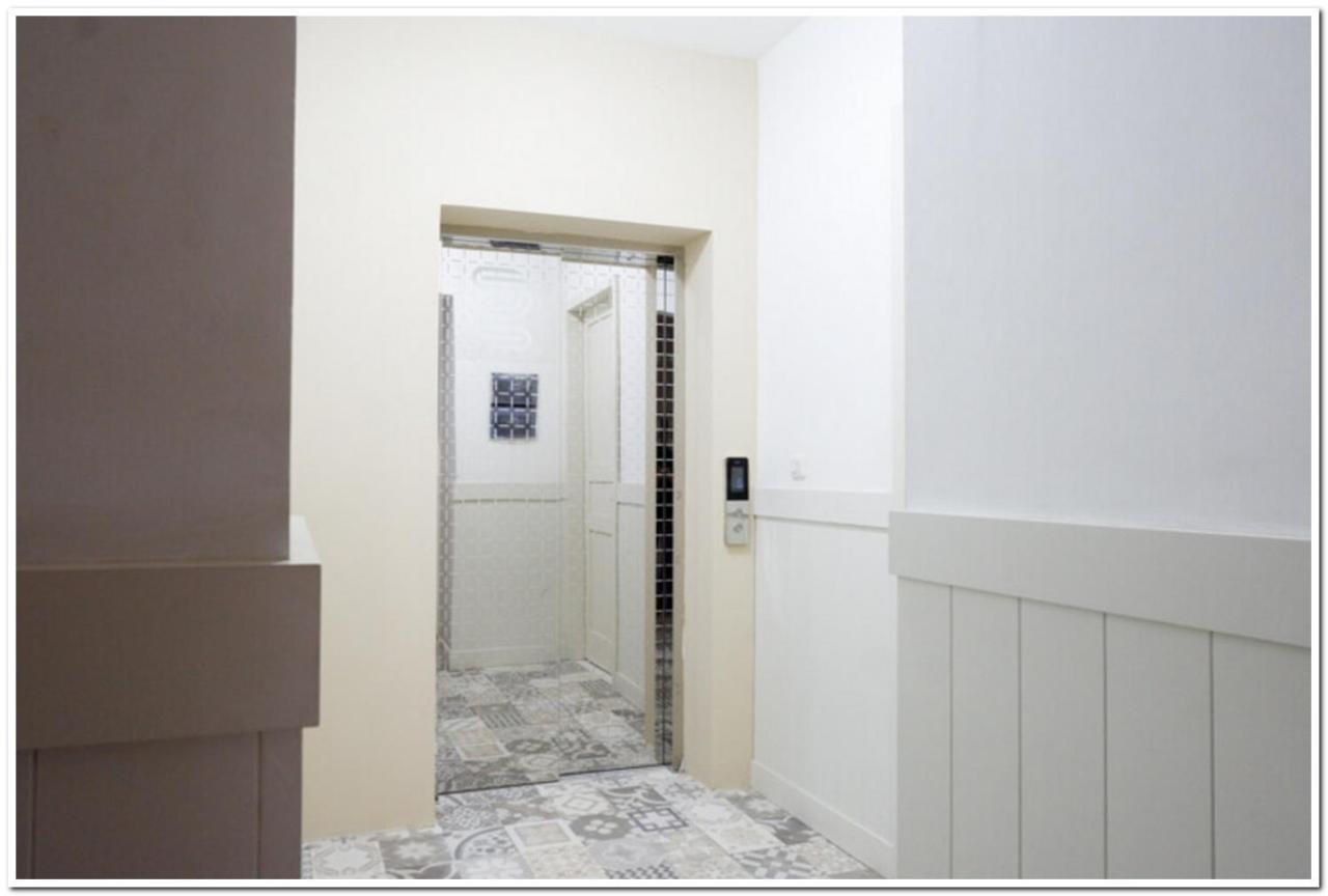 RedDoorz Plus @ Madukoro Raya Semarang Bagian luar foto