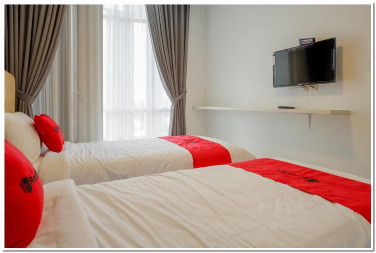 RedDoorz Plus @ Madukoro Raya Semarang Bagian luar foto