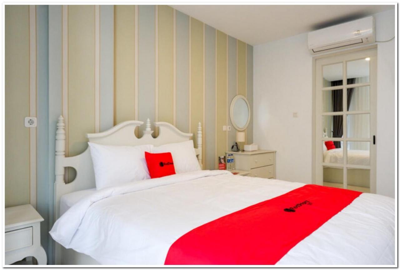 RedDoorz Plus @ Madukoro Raya Semarang Bagian luar foto