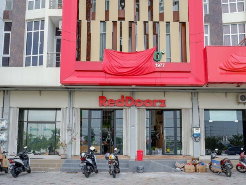 RedDoorz Plus @ Madukoro Raya Semarang Bagian luar foto